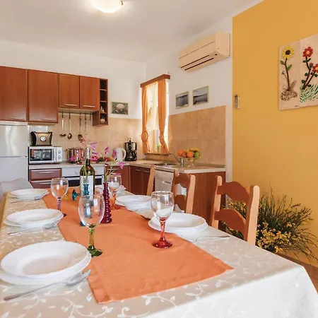 Stunning Home In Krnica With Wifi *