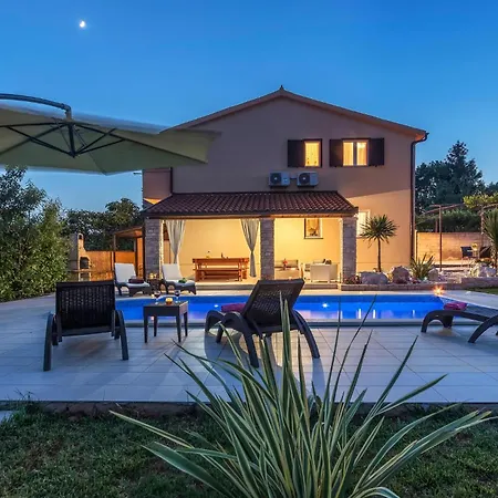 Holiday Home Krnica Peruski