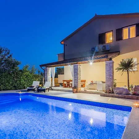 Holiday Home Krnica Peruski Ferienhaus