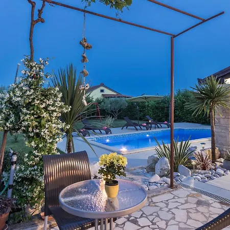 Ferienhaus Holiday Home Krnica Peruski Krnica