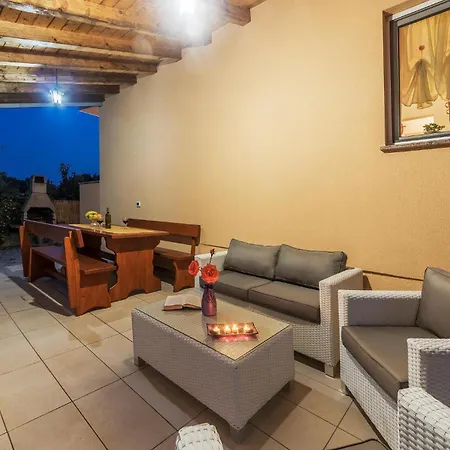 Holiday Home Krnica Peruski Ferienhaus