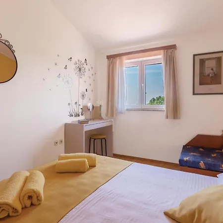 Stunning Home In Krnica With Wifi *