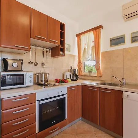 Stunning Home In Krnica With Wifi *