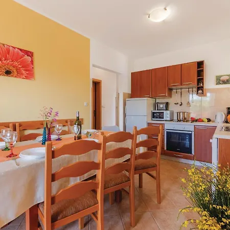 Holiday Home Krnica Peruski * Krnica