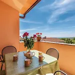 Ferienhaus Holiday Home Krnica Peruski