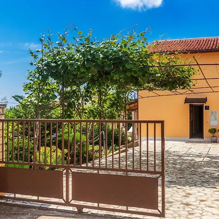 Holiday Home Krnica Peruski Holiday home *